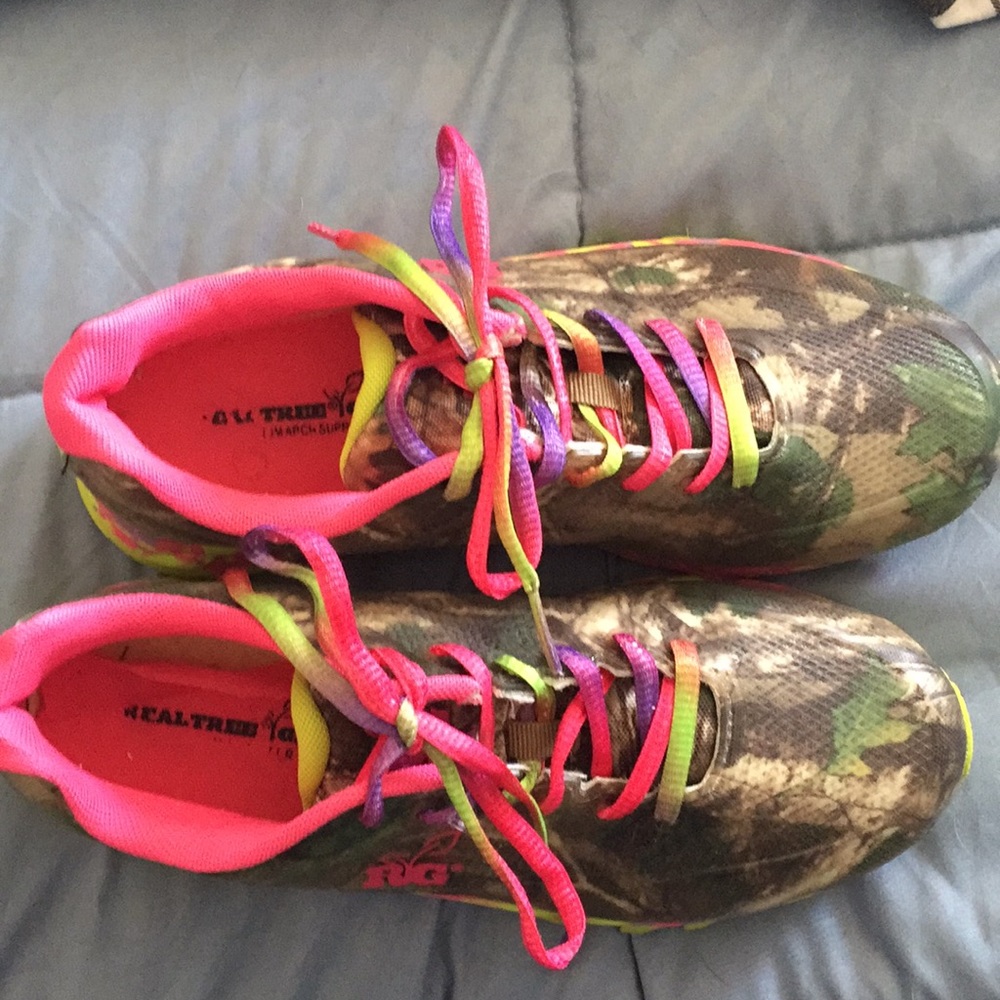 Real tree girl sneakers sz 8.5M
